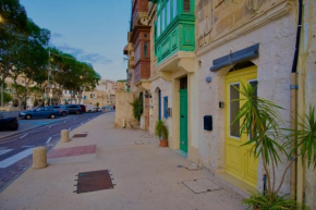 Sea Front Studio with Valletta Views